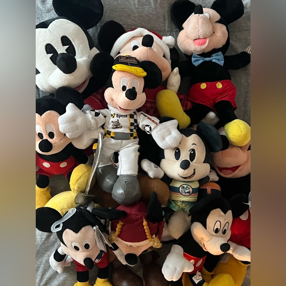 Small Mickey Mouse stuff animal with little bean bag in butt - Picture 7 of 7